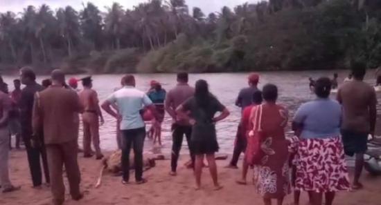 දැදුරුඔයේ දිය නෑමට ගිය තරුණයින් හතර දෙනෙකු මරුට